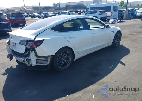 2018 Tesla Model 3 из США, поврежденный, VIN 5YJ3E1EAXJF040286